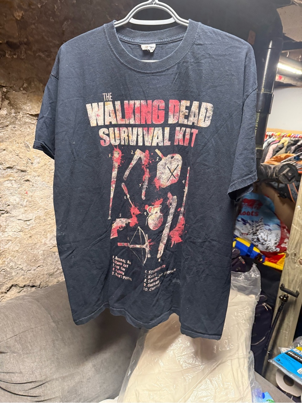 The Walking Dead Survival Kit- Men's T-Shirt Jerzees Tag Sz XL